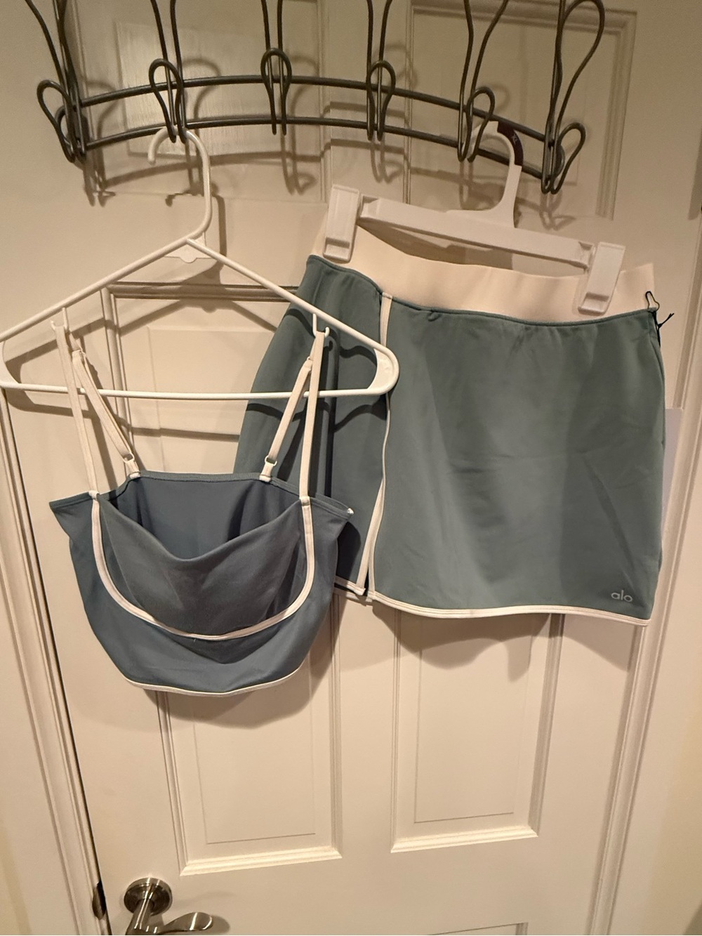 Alo Yoga Airbrush Streamlined Bra Tank & Skirt Medium Botanical Green Medium